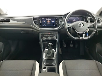 Used Volkswagen T-Roc 2019 for sale - 76414410: Photo