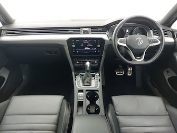 Used Volkswagen Passat 2023 for sale - 78318011: Photo