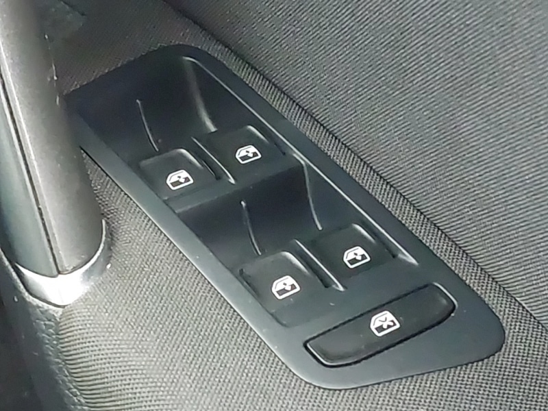 Used Volkswagen Golf 2018 for sale - 76054647: Photo 19
