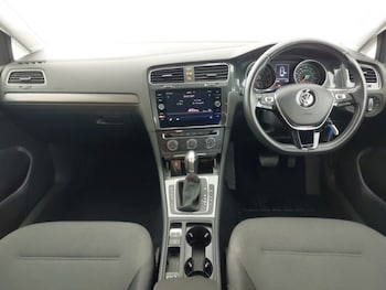 Used Volkswagen Golf 2018 for sale - 76054647: Photo 2