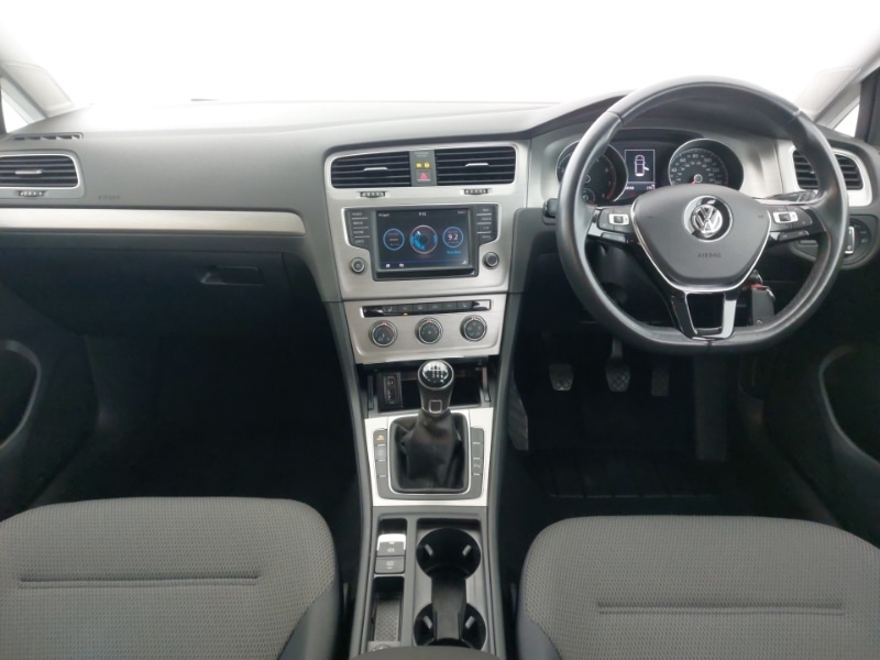 Used Volkswagen Golf 2017 for sale - 77922104: Photo 2