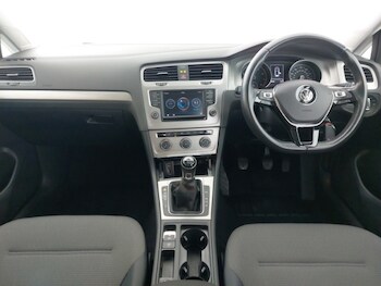 Used Volkswagen Golf 2017 for sale - 77922104: Photo