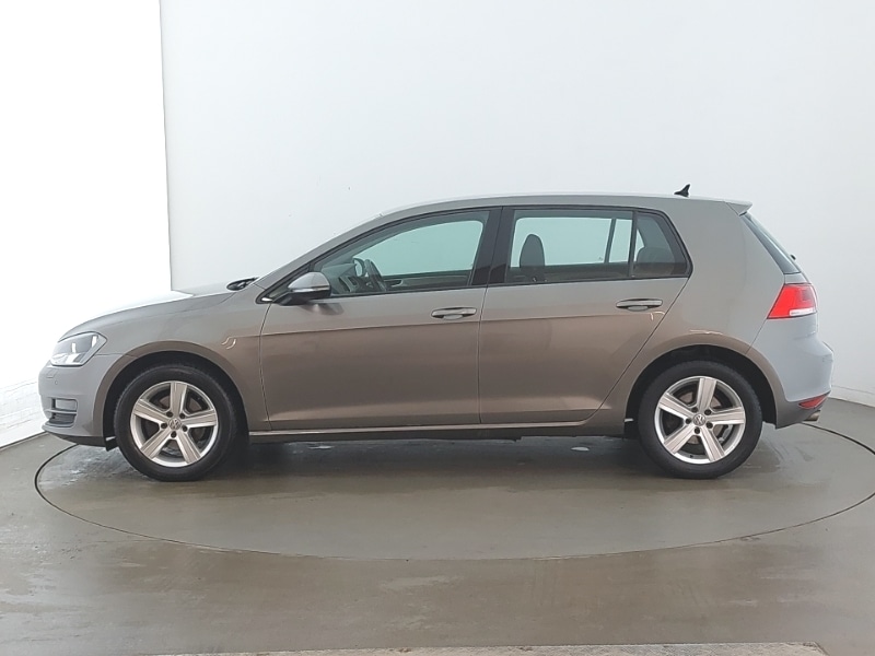 Used Volkswagen Golf 2017 for sale - 77922104: Photo 4