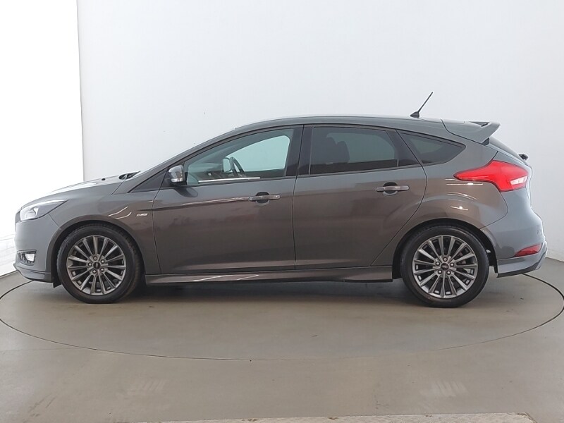 Used Ford Focus 2017 for sale - 77948044: Photo 4