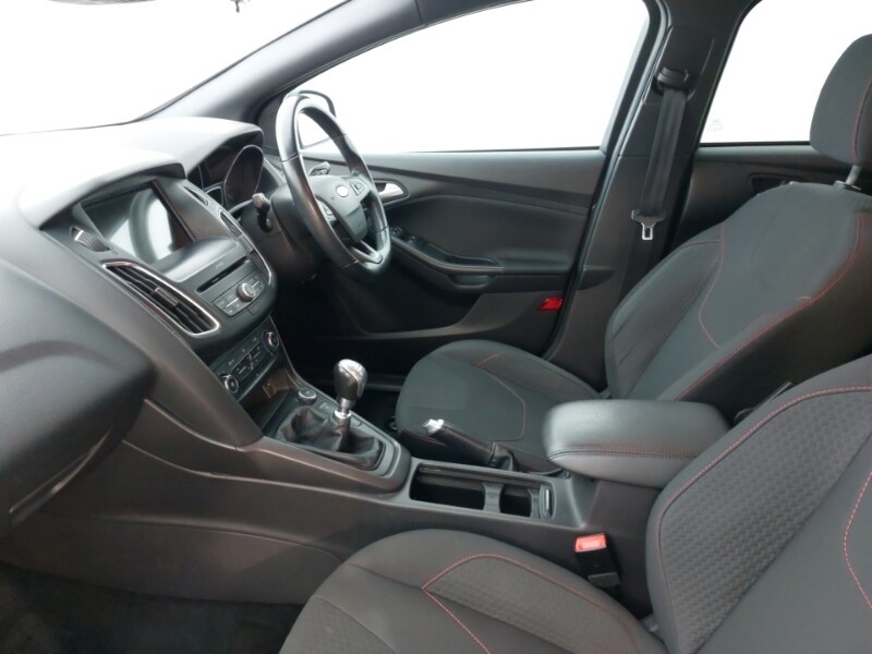 Used Ford Focus 2017 for sale - 77948044: Photo 5