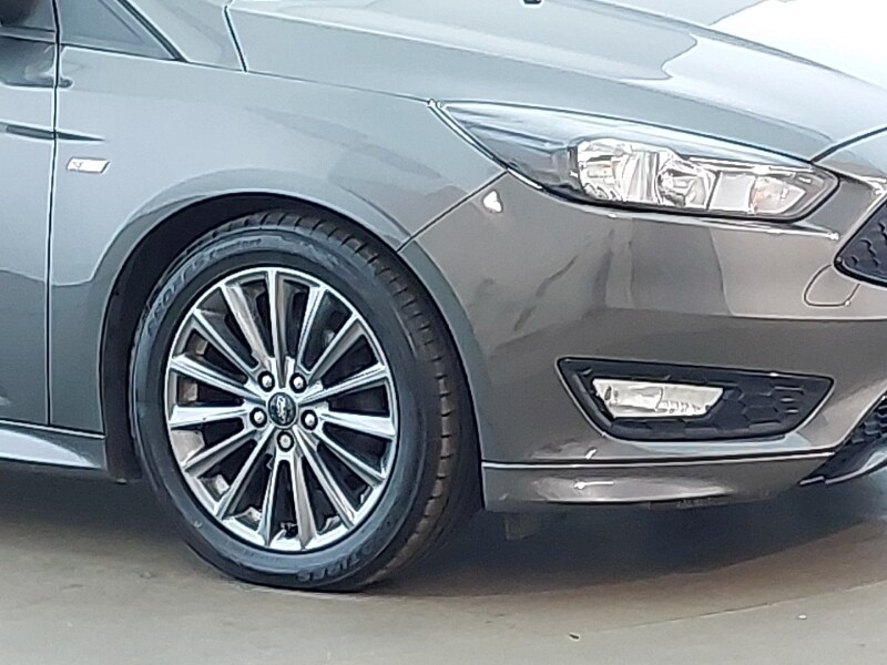 Used Ford Focus 2017 for sale - 77948044: Photo 9