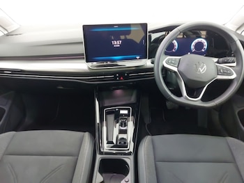 Used Volkswagen Golf 2024 for sale - 76354553: Photo
