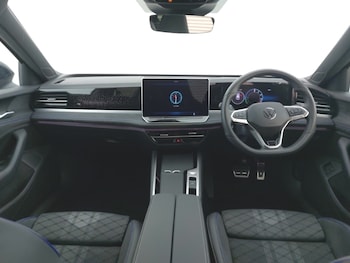 Used Volkswagen Passat 2024 for sale - 76983048: Photo