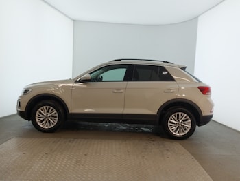 Used Volkswagen T-Roc 2023 for sale - 78683937: Photo