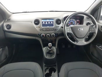 Used Hyundai i10 2018 for sale - 76325384: Photo