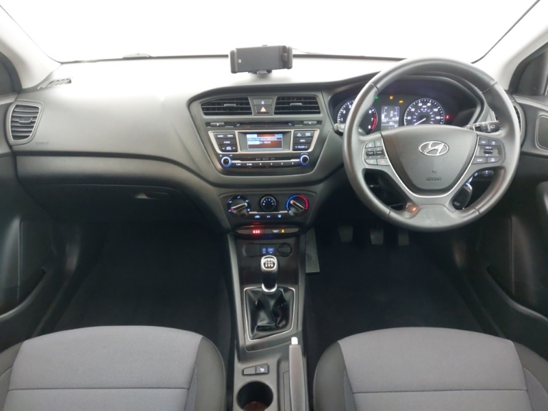 Used Hyundai i20 2018 for sale - 76294042: Photo 2