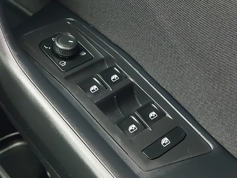 Used Volkswagen T-Roc 2023 for sale - 76455853: Photo 19