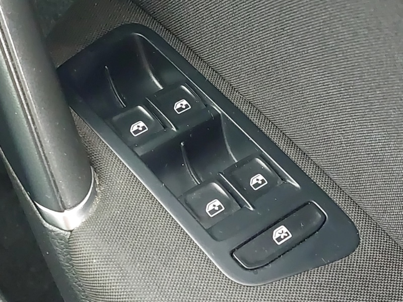 Used Volkswagen Golf 2019 for sale - 76893648: Photo 19