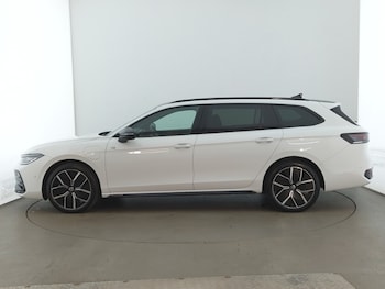 Used Volkswagen Passat 2024 for sale - 78346844: Photo