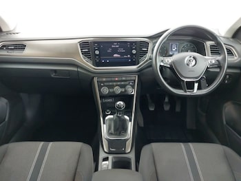 Used Volkswagen T-Roc 2018 for sale - 76145490: Photo