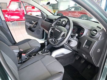Used Dacia Duster 2023 for sale - 79386553: Photo