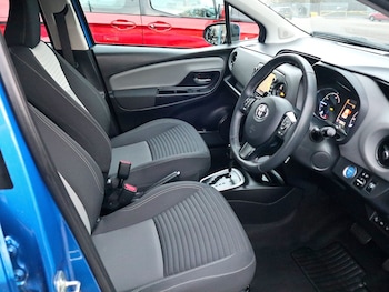 Used Toyota Yaris 2019 for sale - 77154623: Photo