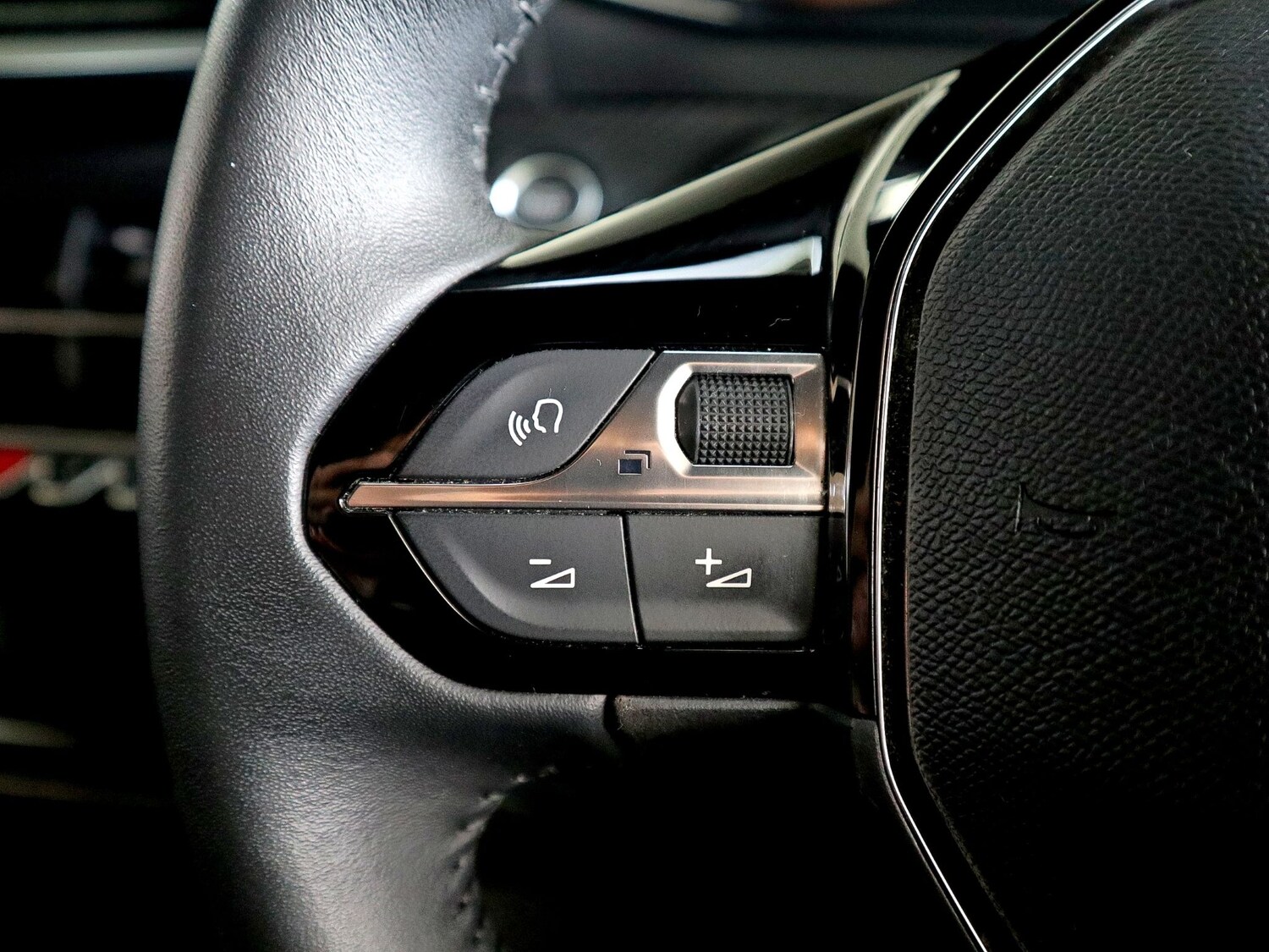 Used Peugeot 2008 2023 for sale - 75599209: Photo 35