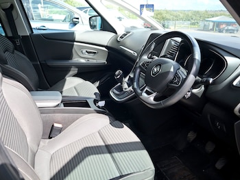 Used Renault Grand Scenic 2019 for sale - 78559276: Photo