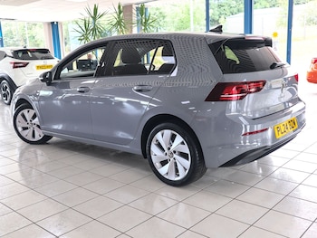 Used Volkswagen Golf 2024 for sale - 79131012: Photo