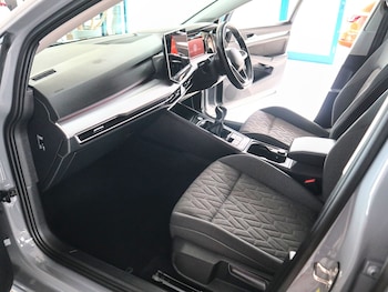 Used Volkswagen Golf 2024 for sale - 79131012: Photo