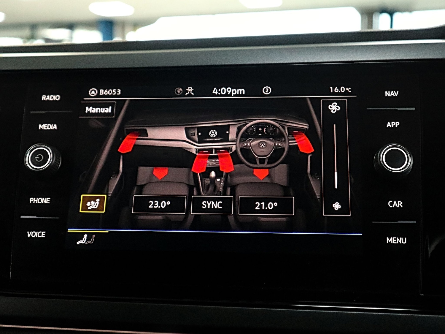 Used Volkswagen Polo 2024 for sale - 77201497: Photo 37