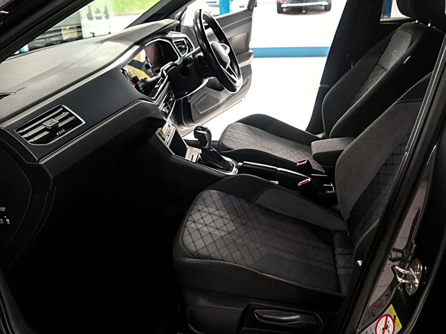 Used Volkswagen Polo 2024 for sale - 77201497: Photo 4