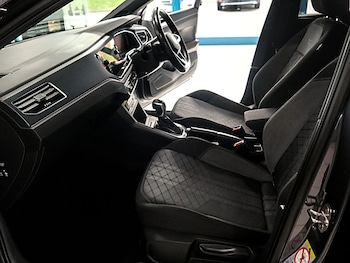 Used Volkswagen Polo 2024 for sale - 77201497: Photo