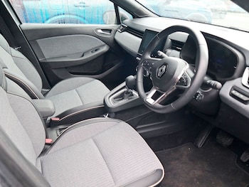 Used Renault Clio 2024 for sale - 78876876: Photo