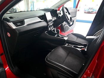 Used Renault Captur 2024 for sale - 79091752: Photo