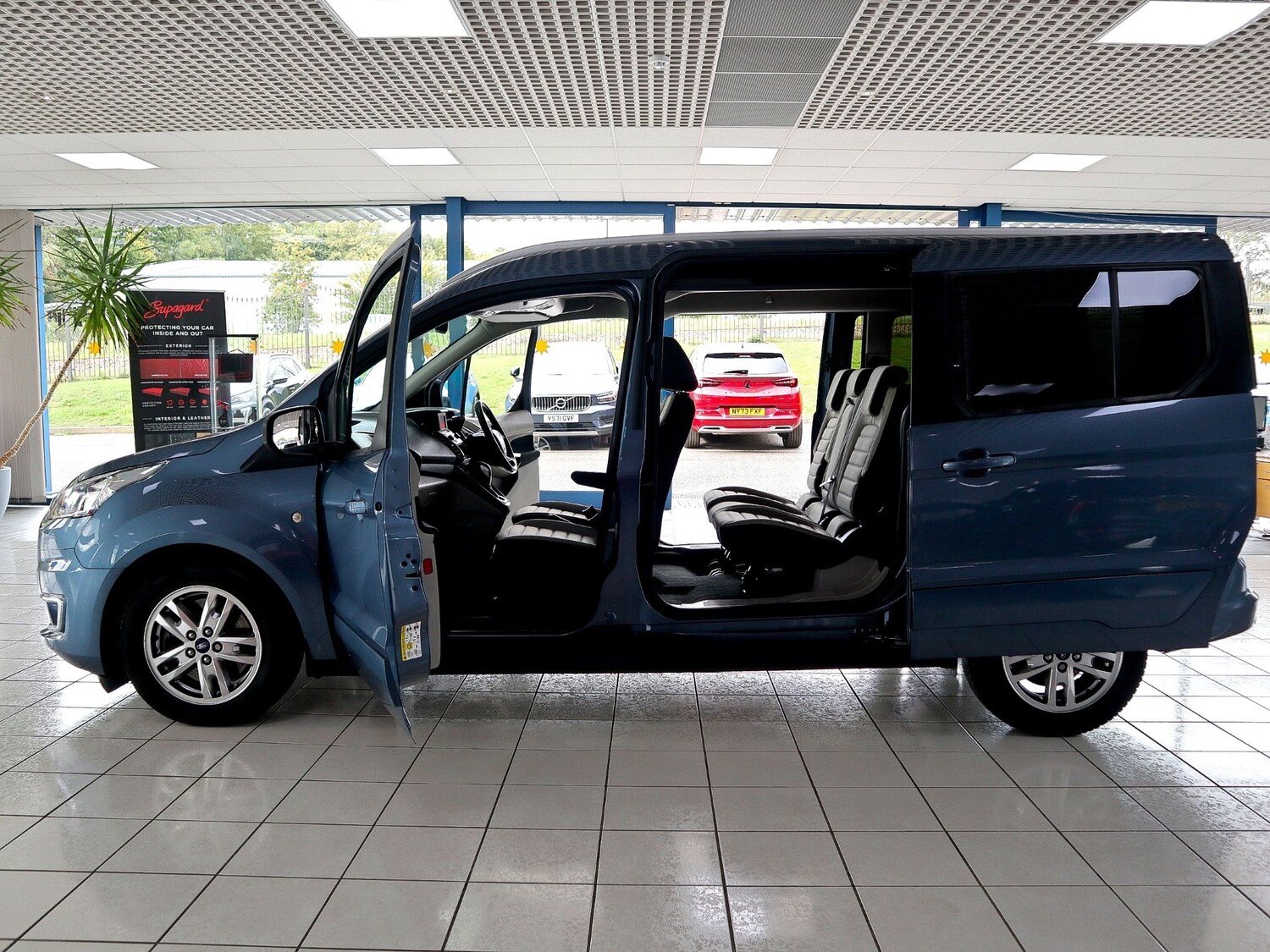 Used Ford Grand Tourneo Connect 2019 for sale - 77173386: Photo 17