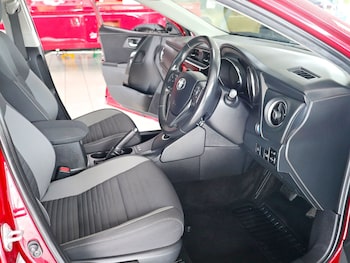 Used Toyota Auris 2018 for sale - 75530314: Photo