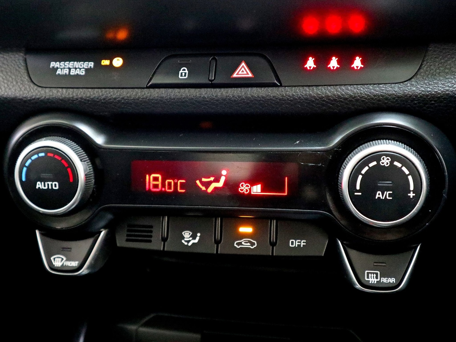 Used Kia Stonic 2021 for sale - 75731494: Photo 32