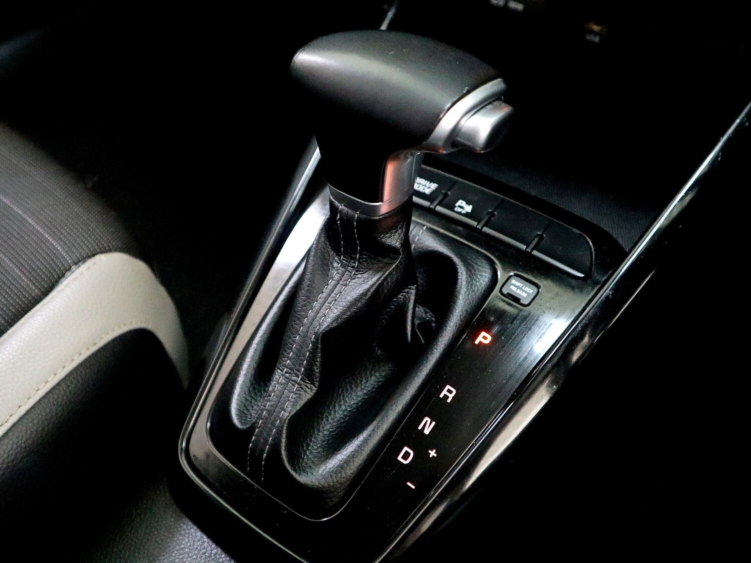 Used Kia Stonic 2021 for sale - 75731494: Photo 34