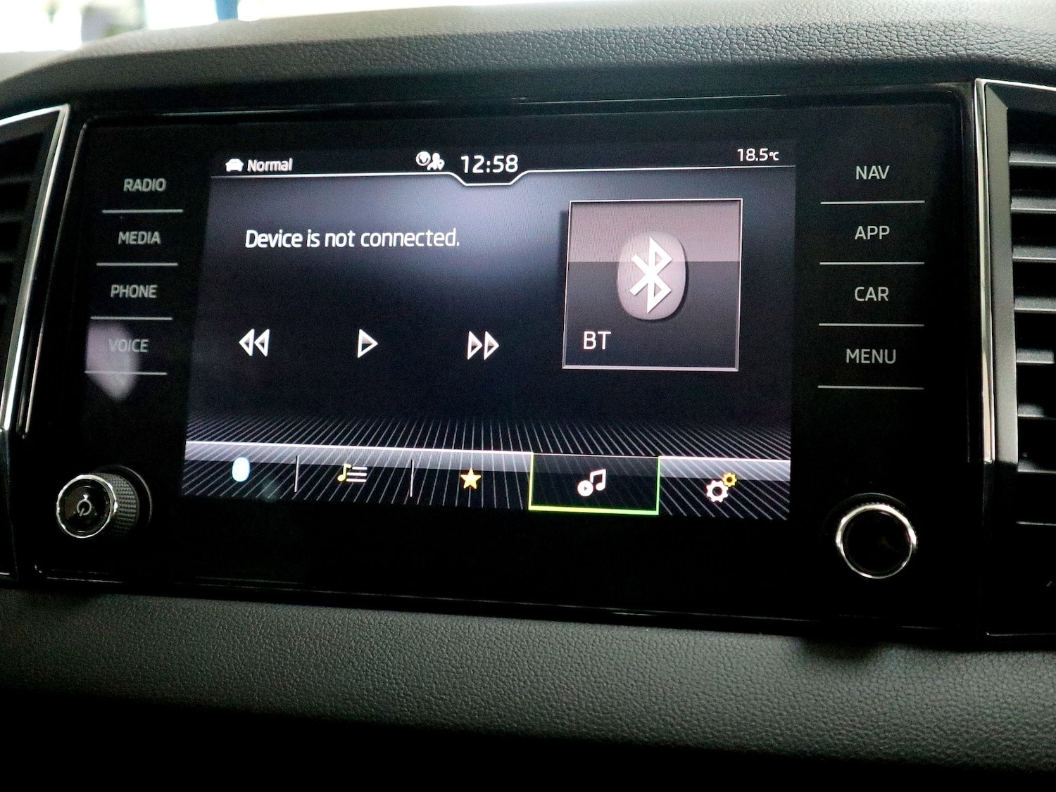 Used Skoda Karoq 2023 for sale - 76000437: Photo 32