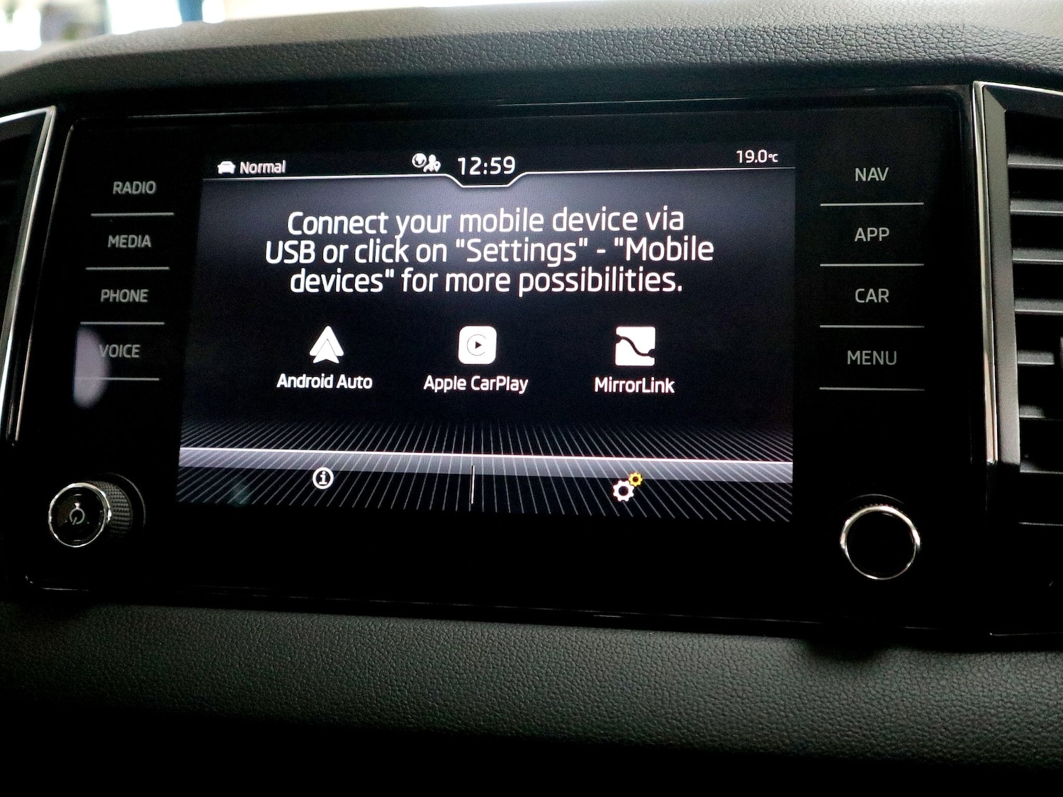 Used Skoda Karoq 2023 for sale - 76000437: Photo 34