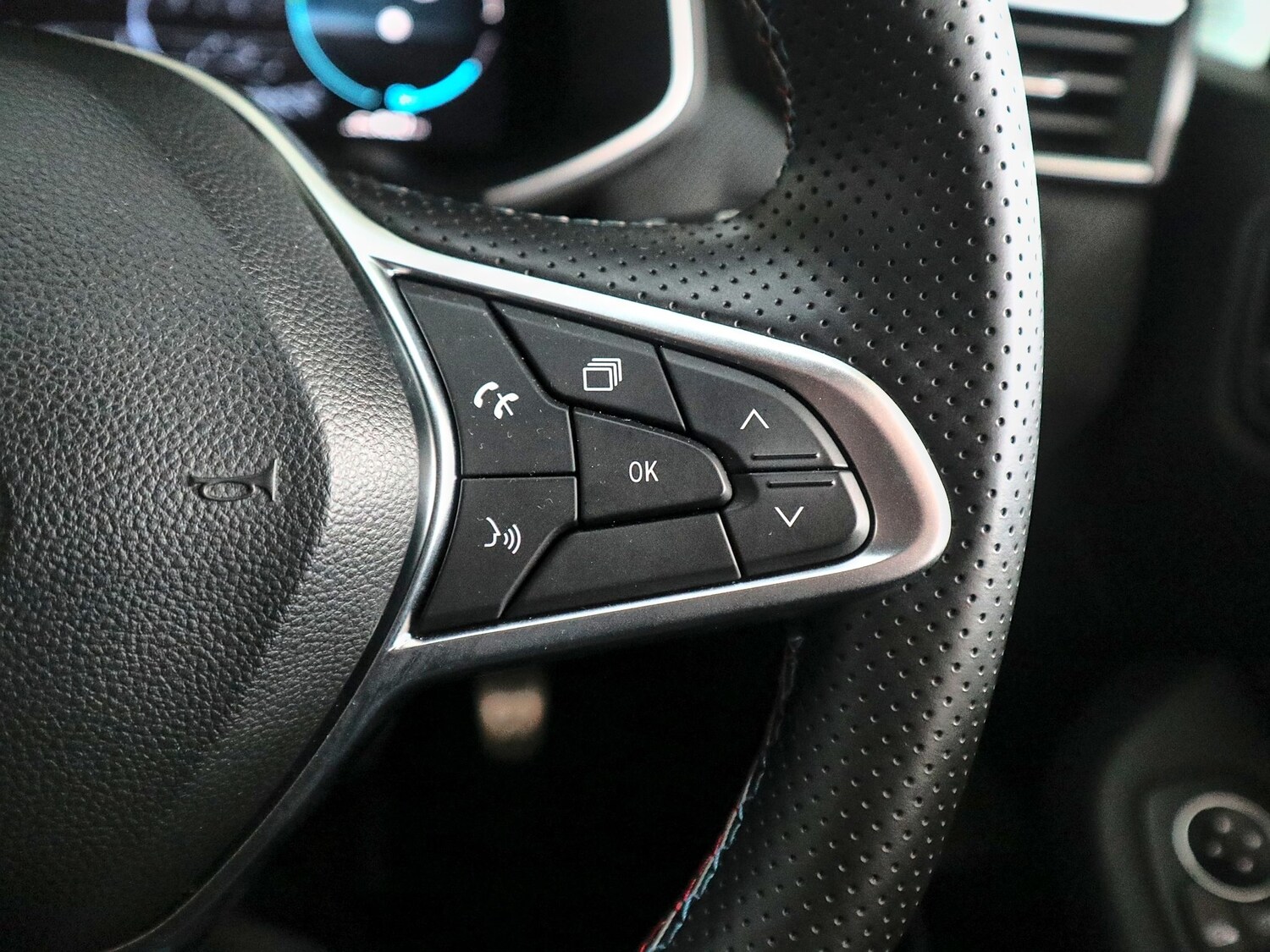 Used Renault Clio 2024 for sale - 77465968: Photo 42