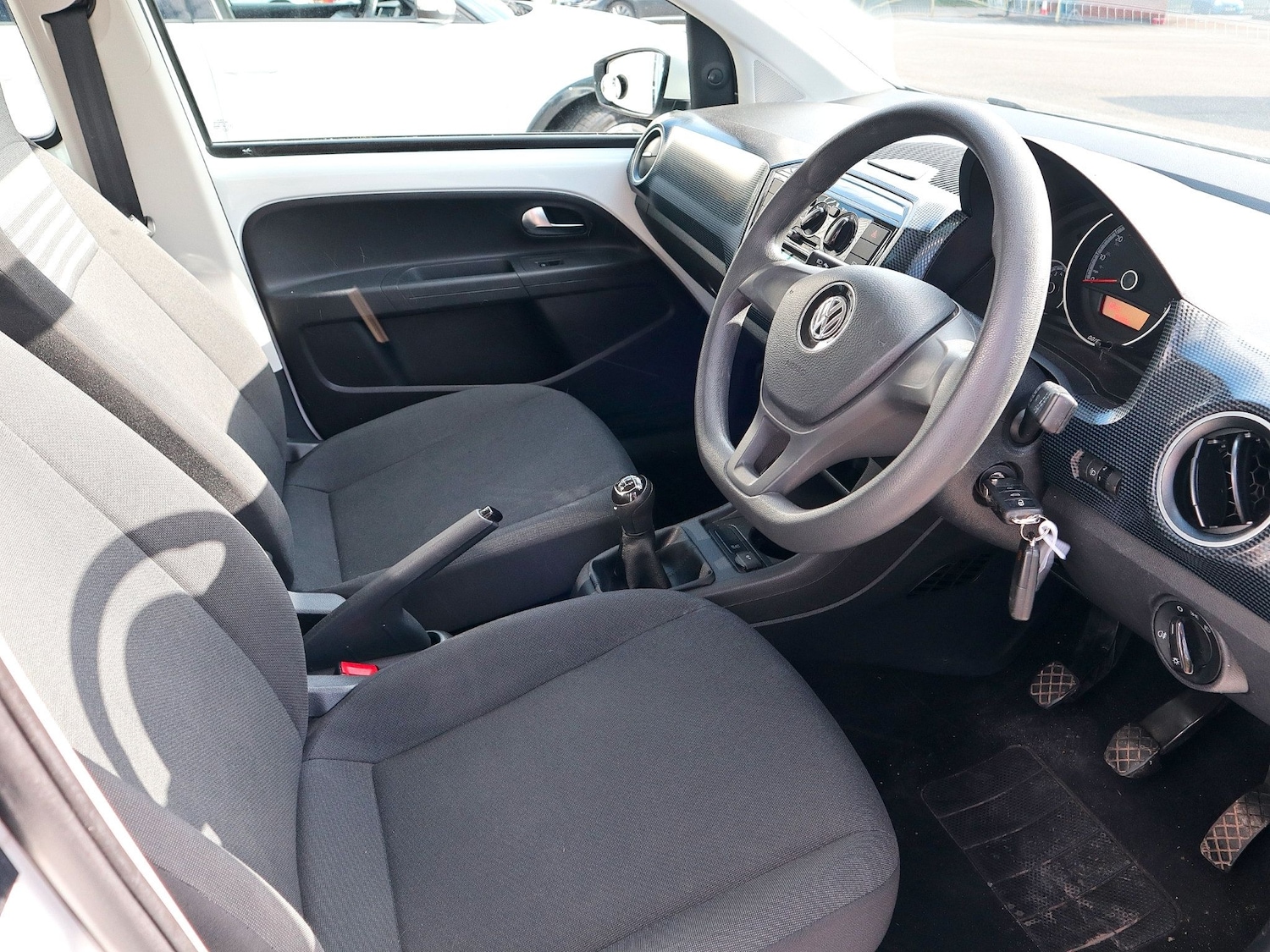 Used Volkswagen up! 2017 for sale - 76387445: Photo 3