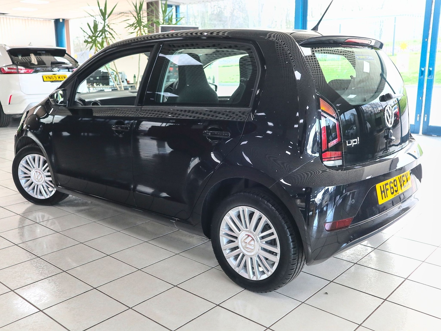 Used Volkswagen up! 2019 for sale - 77682046: Photo 2