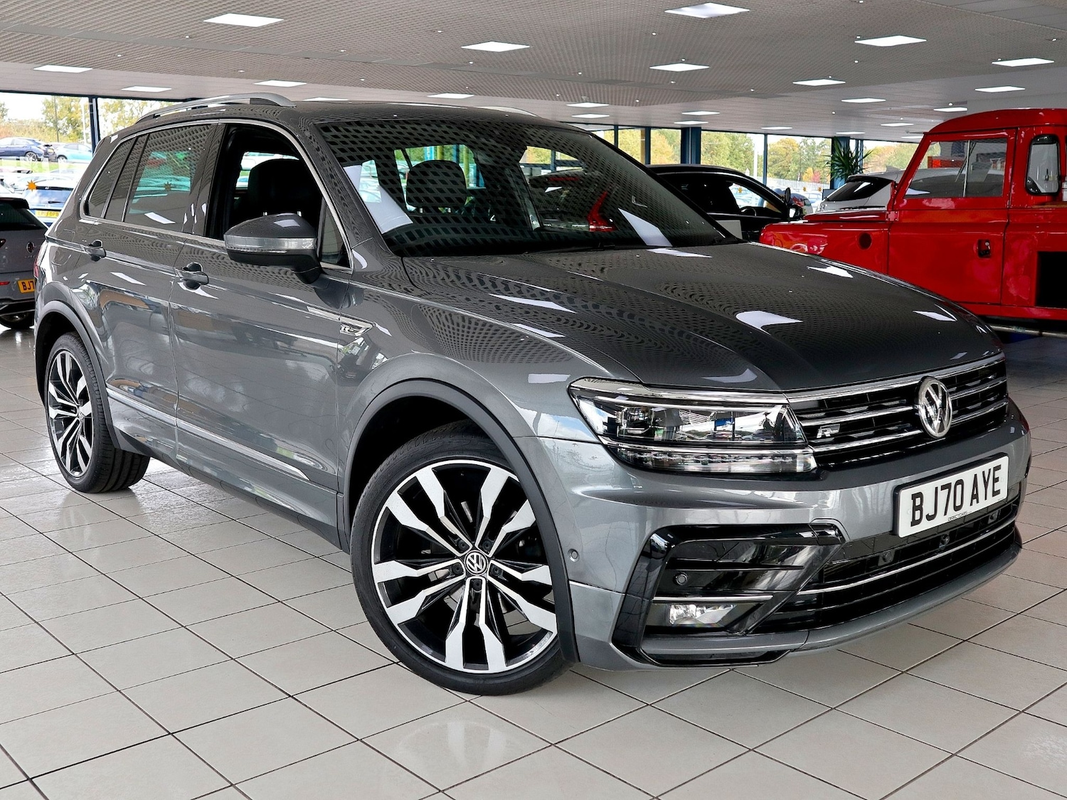 Used Volkswagen Tiguan 2020 for sale - 76120492: Photo 1