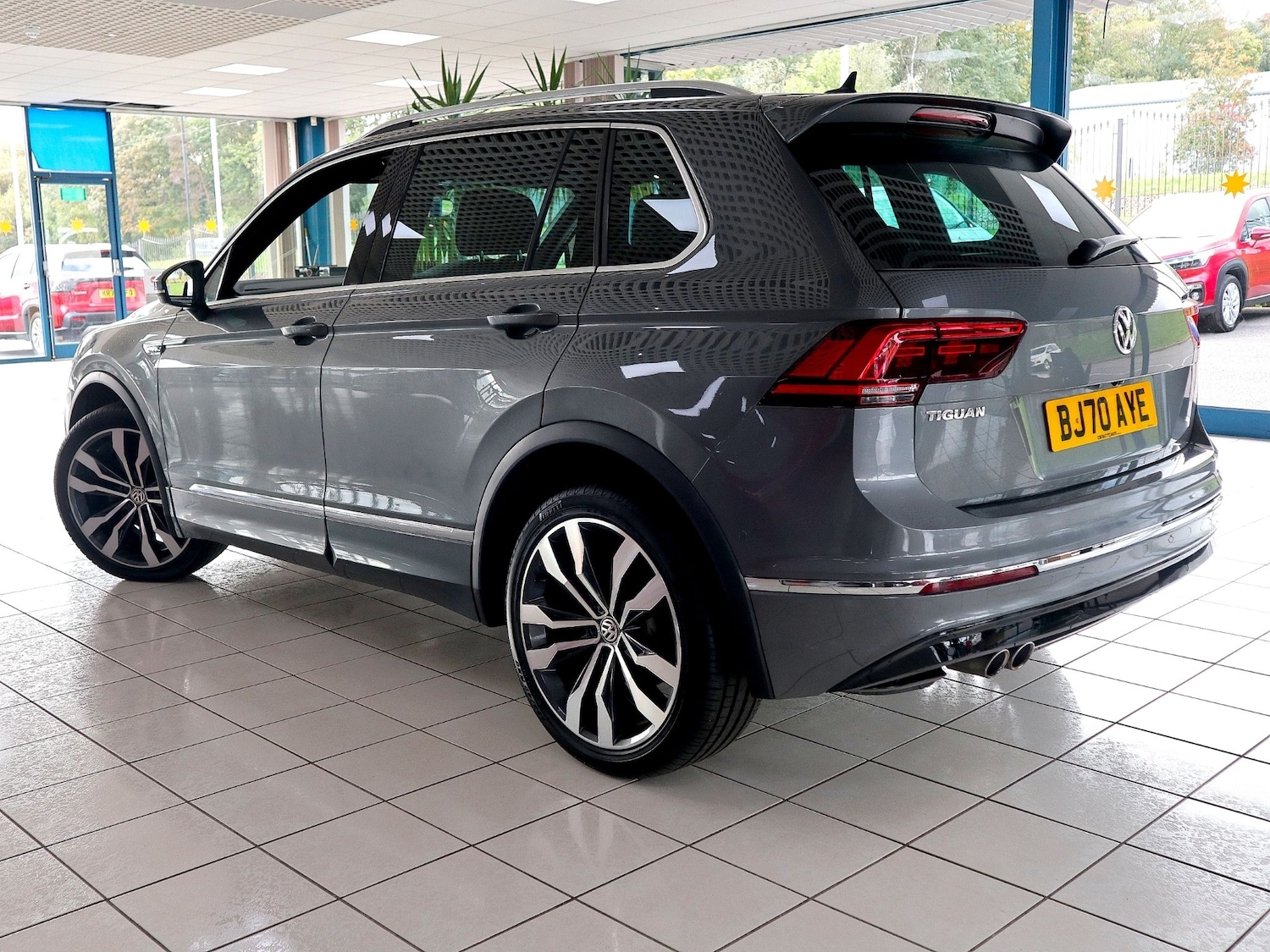 Used Volkswagen Tiguan 2020 for sale - 76120492: Photo 2