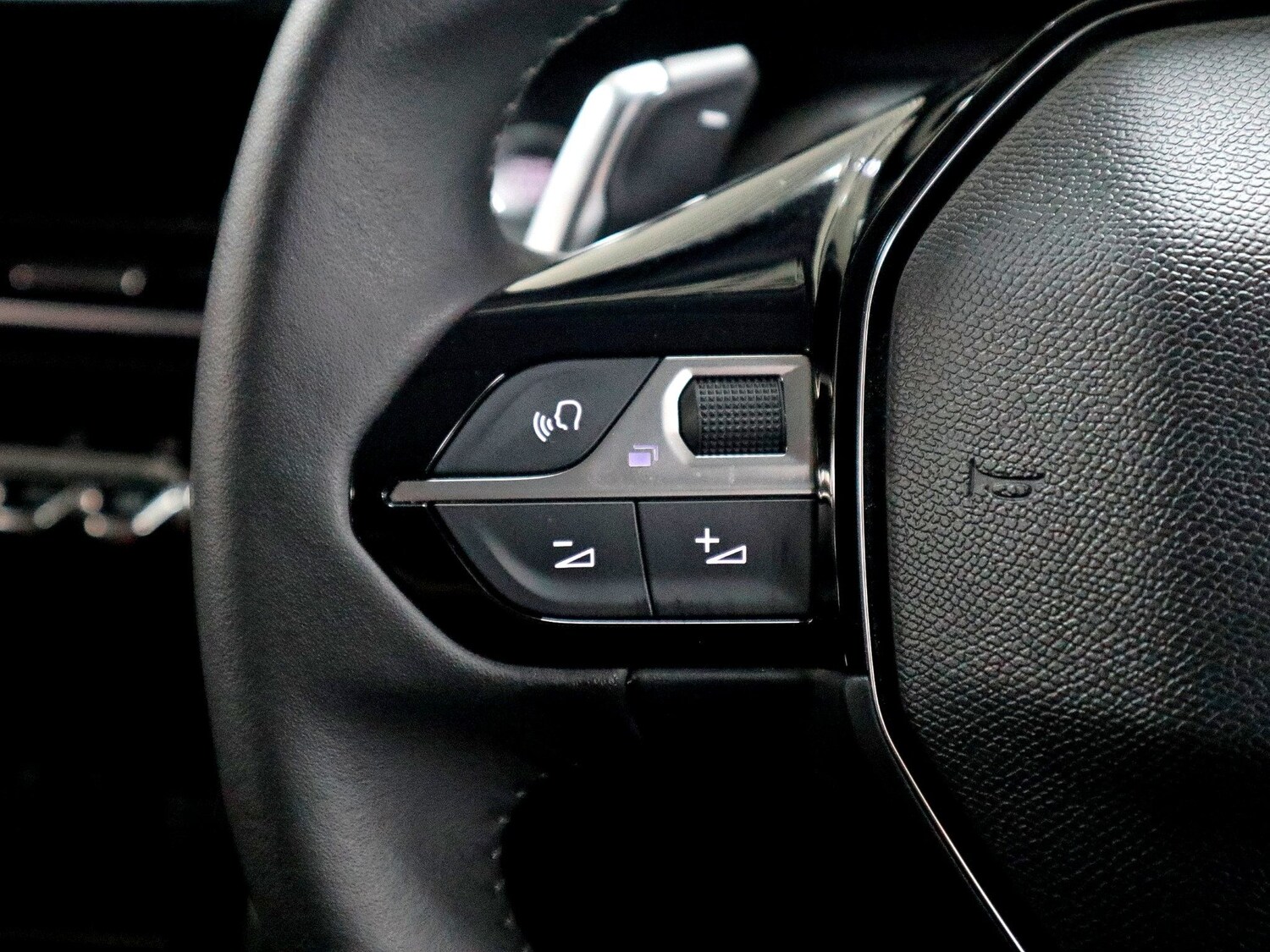 Used Peugeot 2008 2022 for sale - 76497632: Photo 35