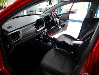 Used Kia Stonic 2022 for sale - 76120494: Photo 4