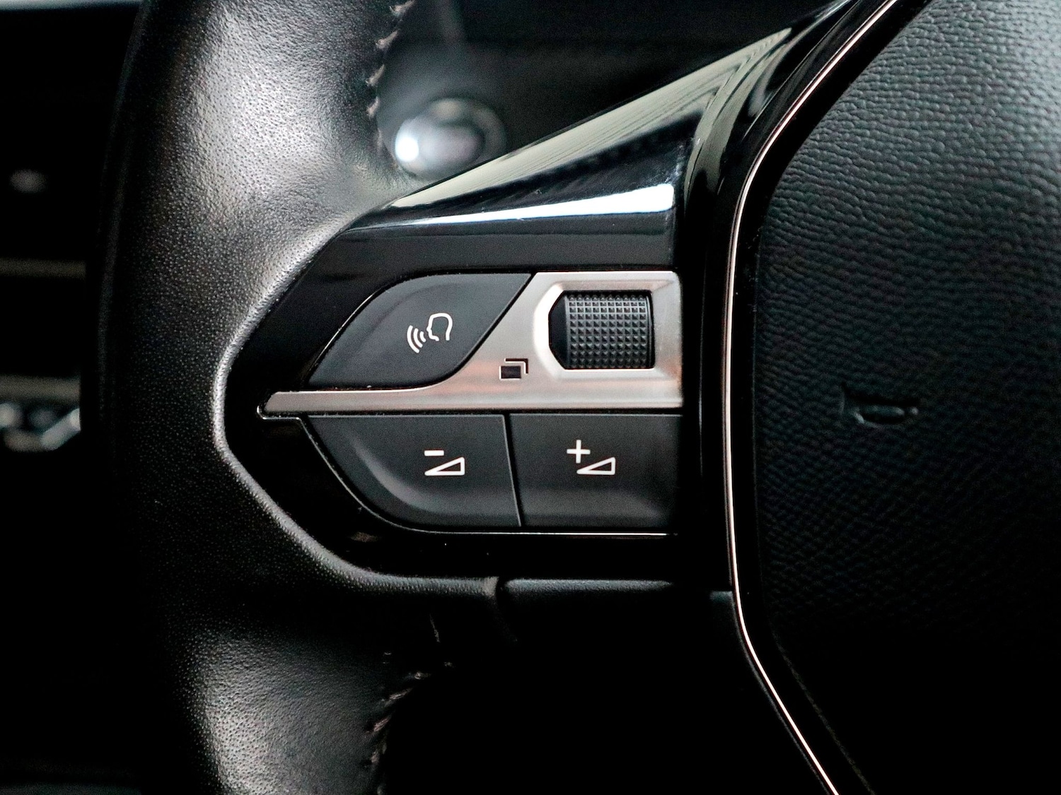 Used Peugeot 2008 2020 for sale - 75668359: Photo 37
