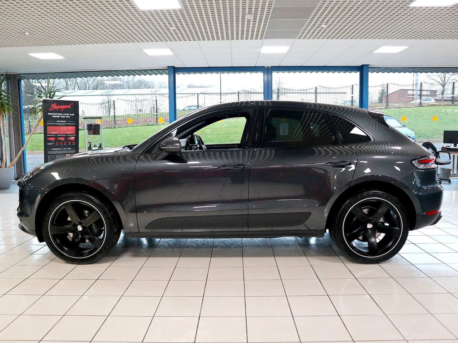Used Porsche Macan 2021 for sale - 77129759: Photo 10