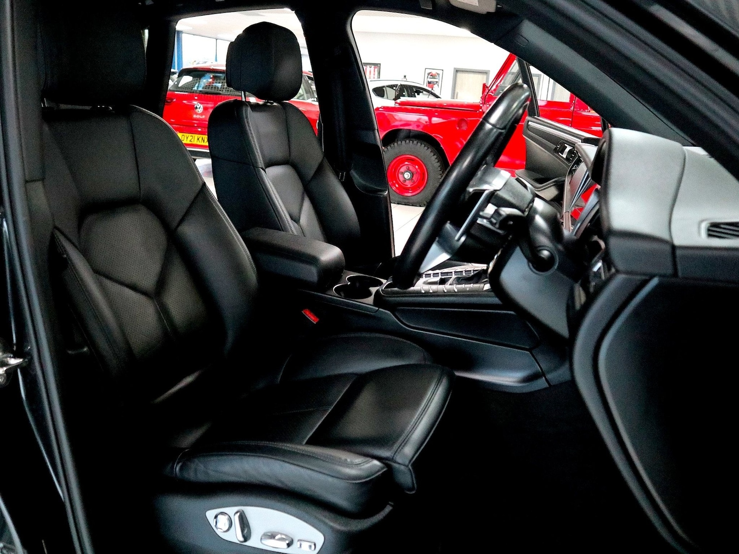 Used Porsche Macan 2021 for sale - 77129759: Photo 23