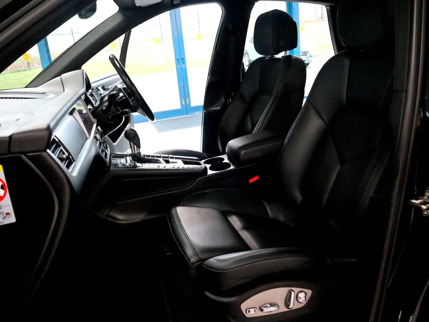 Used Porsche Macan 2021 for sale - 77129759: Photo 27