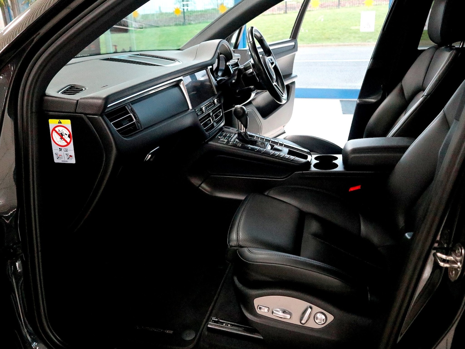 Used Porsche Macan 2021 for sale - 77129759: Photo 4