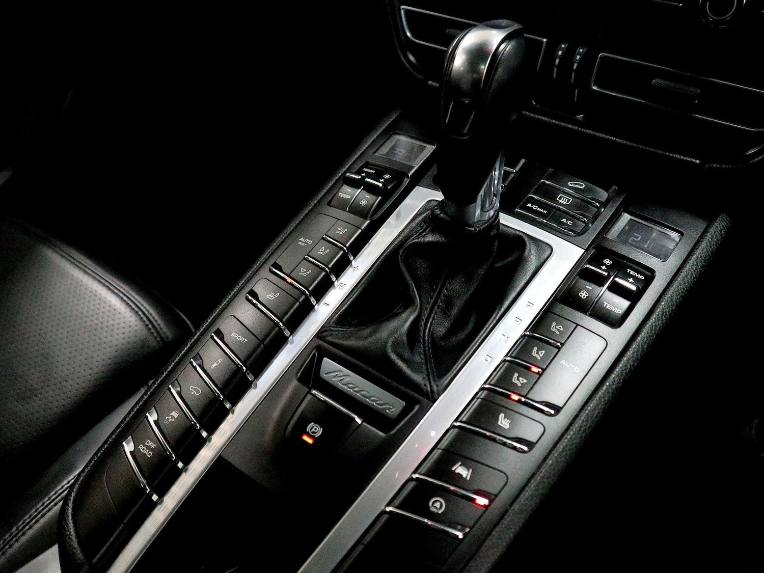 Used Porsche Macan 2021 for sale - 77129759: Photo 48