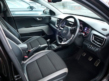 Used Kia Stonic 2018 for sale - 77495015: Photo